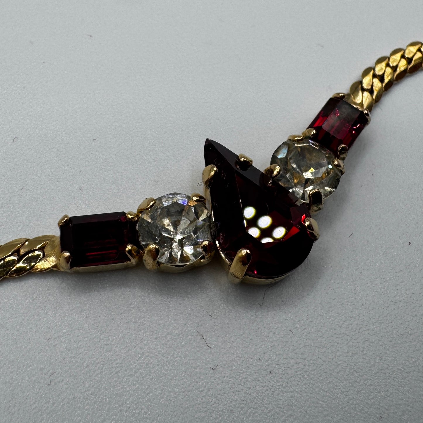 Collier vintage en plaqué or et verroterie