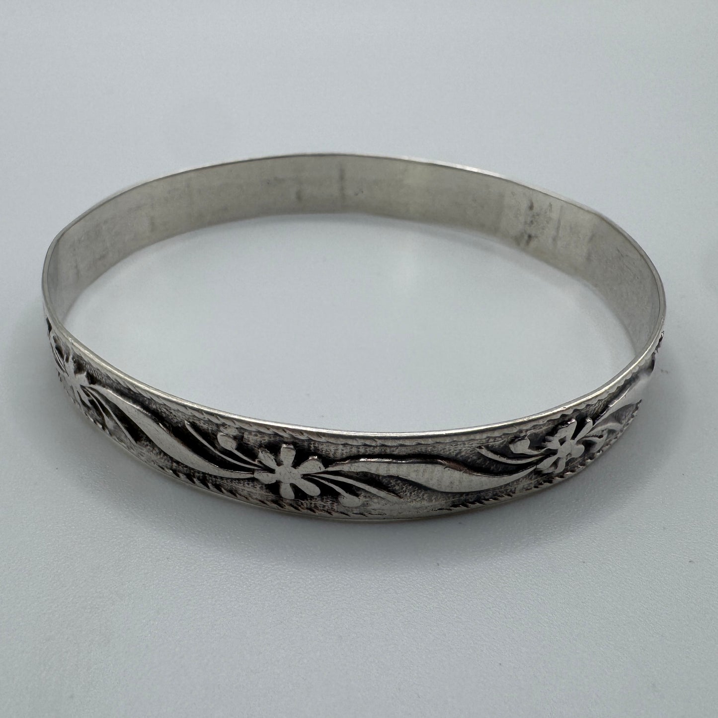 Bracelet ancien en argent massif