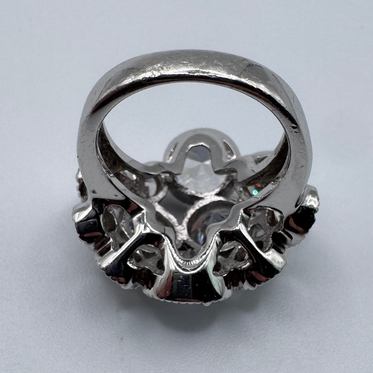 Grosse bague en argent massif et verroterie
