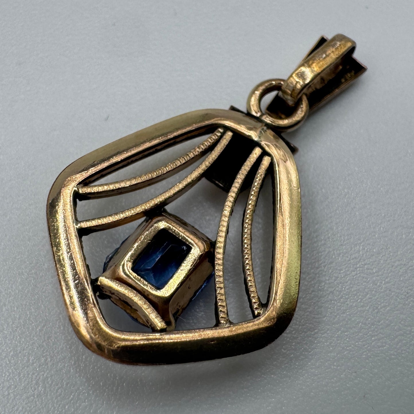 Petit Pendentif ancien Art Deco - plaqué or