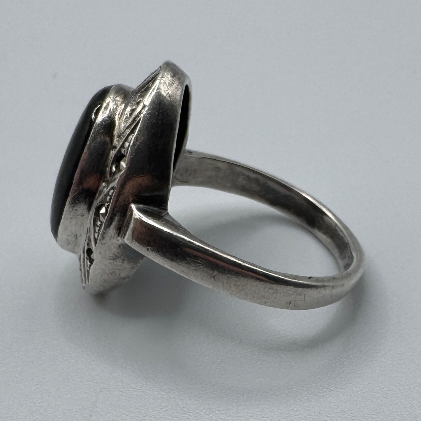 Bague en argent et jais