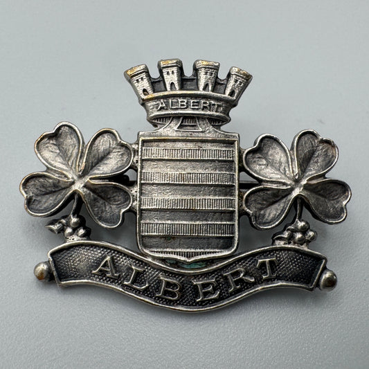 Broche ancienne blason de la ville d'Albert  ( Somme)