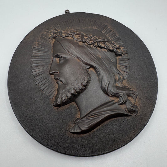 Grand médaillon ancien en bois durci « le Christ »