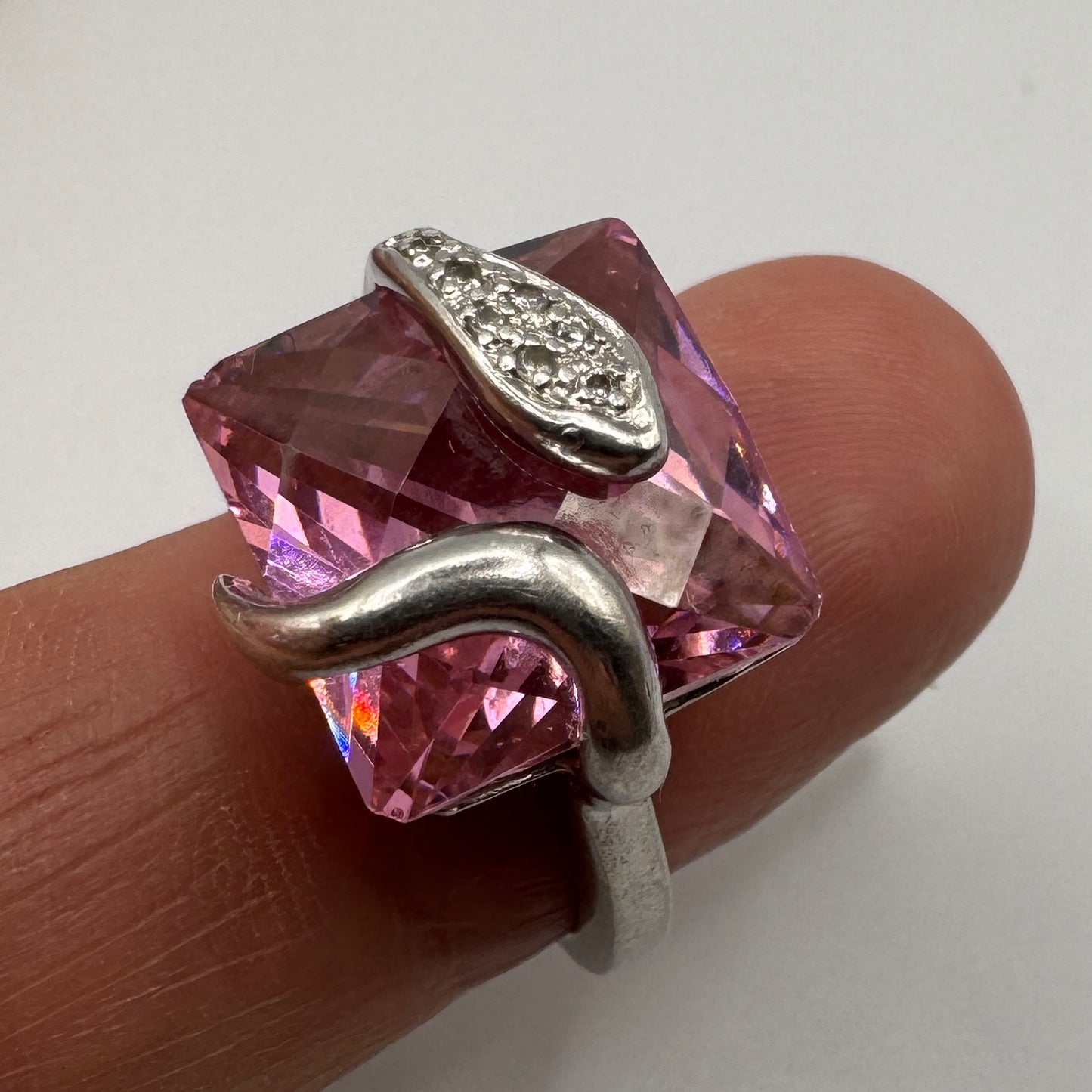 Grosse bague en argent et verroterie