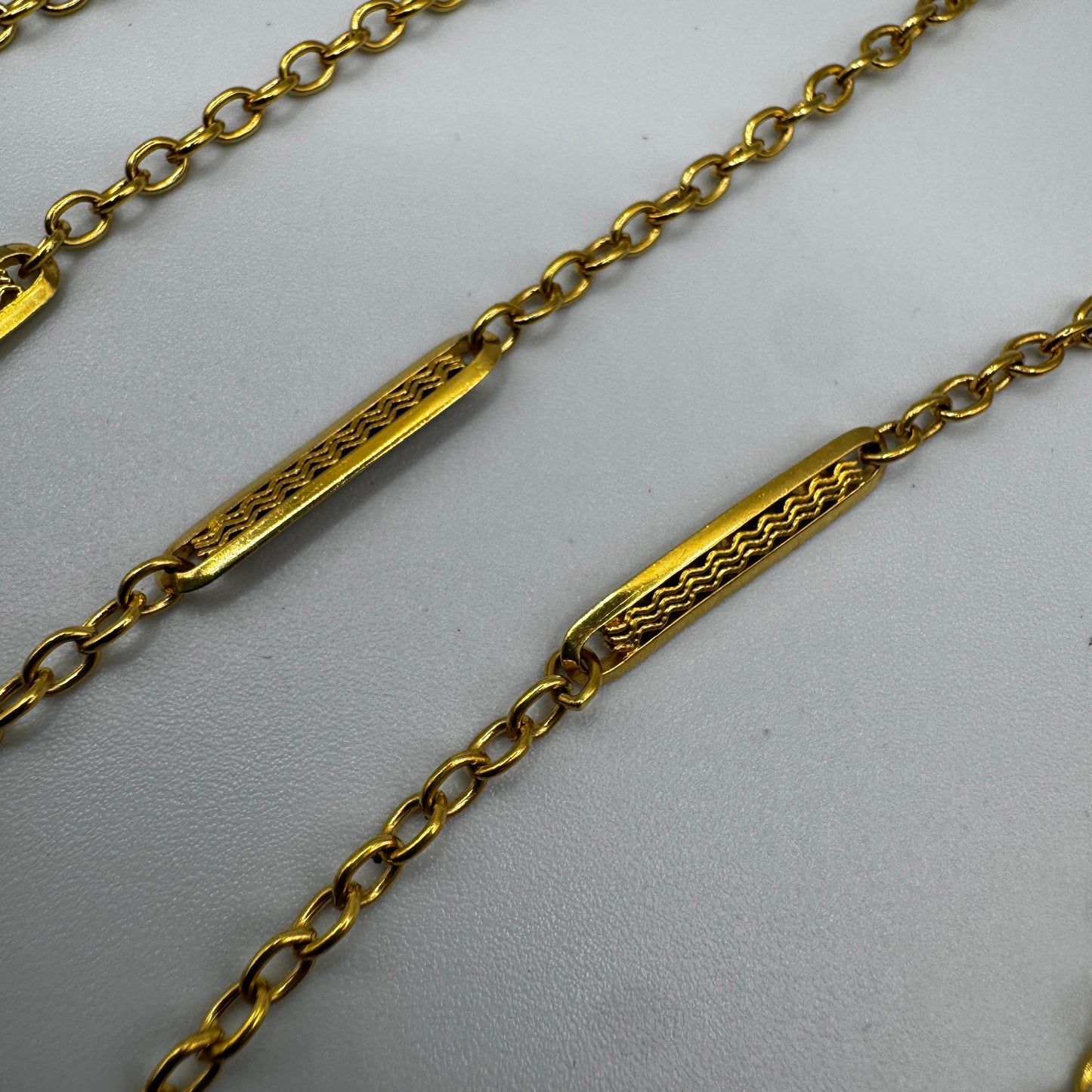 chaîne ancienne en plaqué or