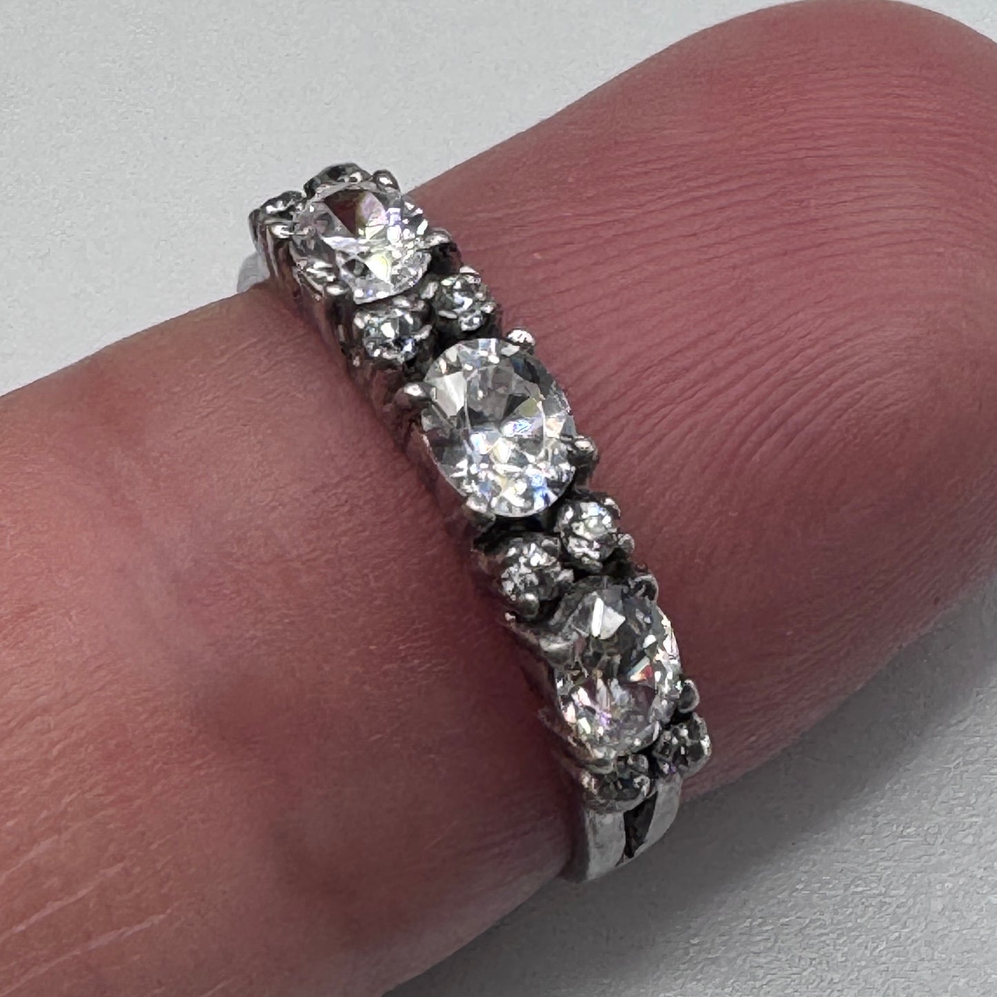 Jolie bague en argent et brillants