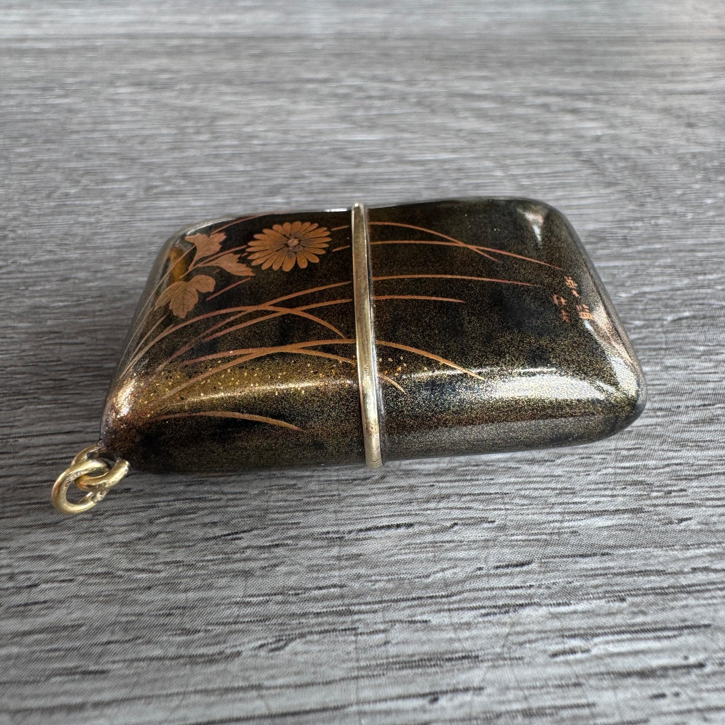 exceptionnelle montre ERMETO MOVADO pour DUNHILL - NAMIKI laque Maki-e décor aux Chrysanthème - vers 1920