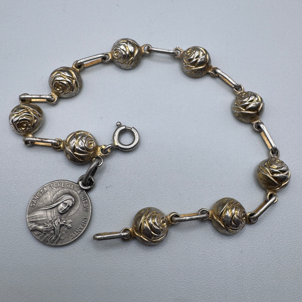 Superbe Dizainier ancien « roses de Sainte Thérèse » en argent et vermeil
