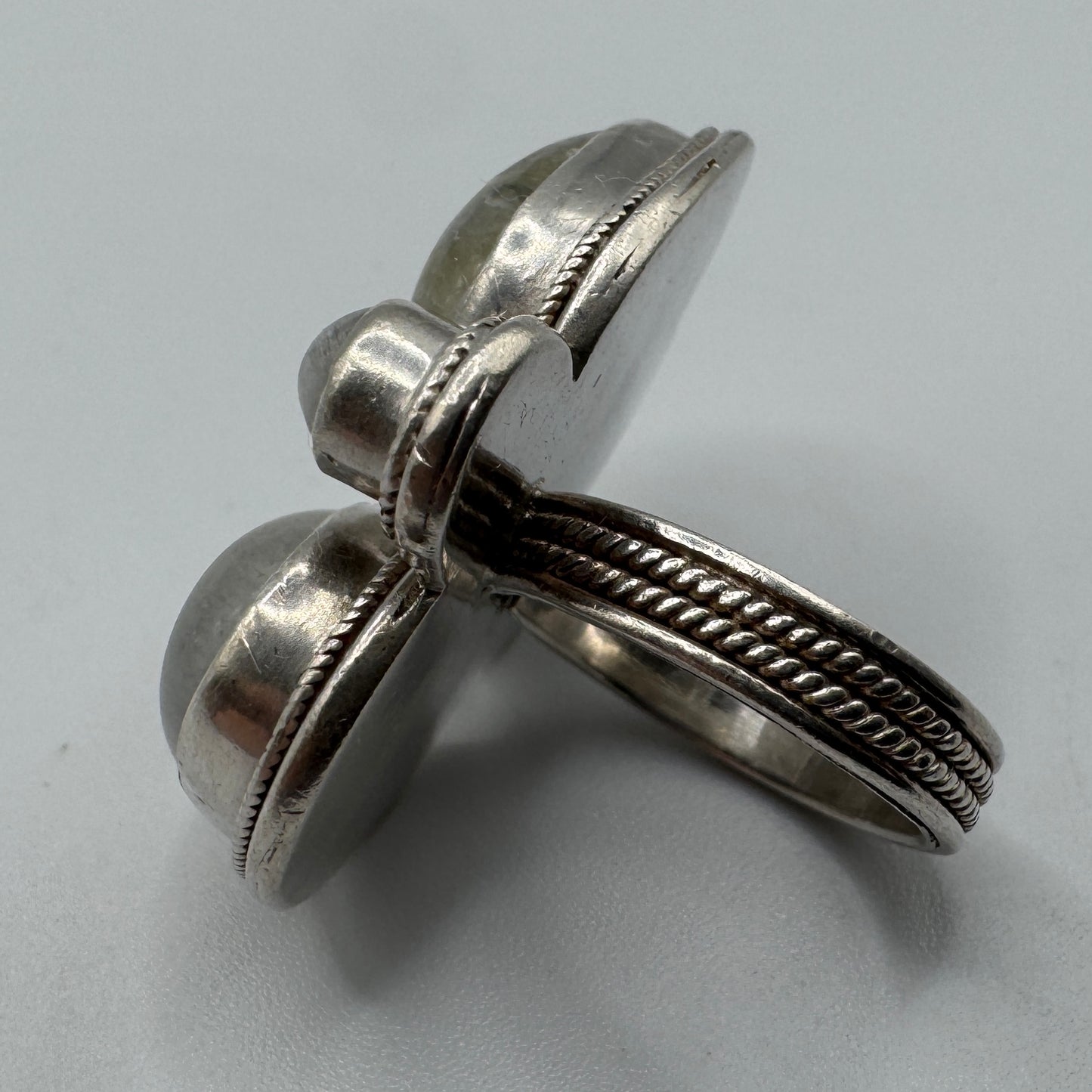 Grosse Bague en argent et pierres de Lune