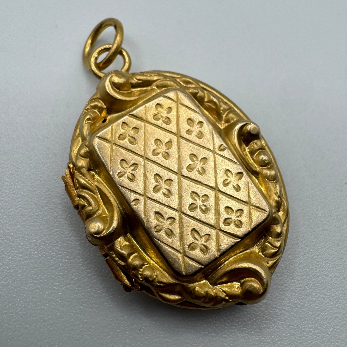 Pendentif ancien porte photo ou relique - laiton