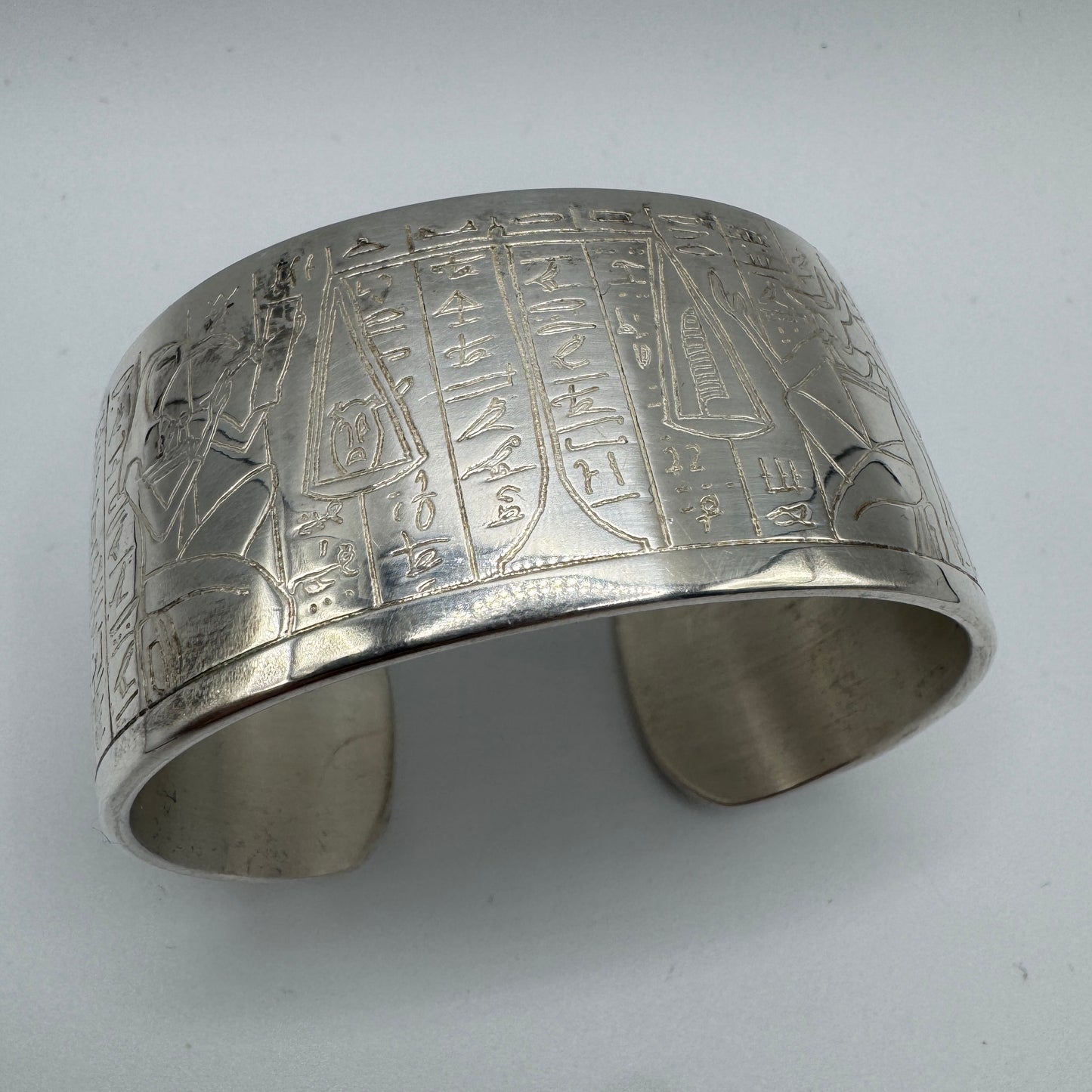 Bracelet Jonc manchette design Chouski motifs égyptiens