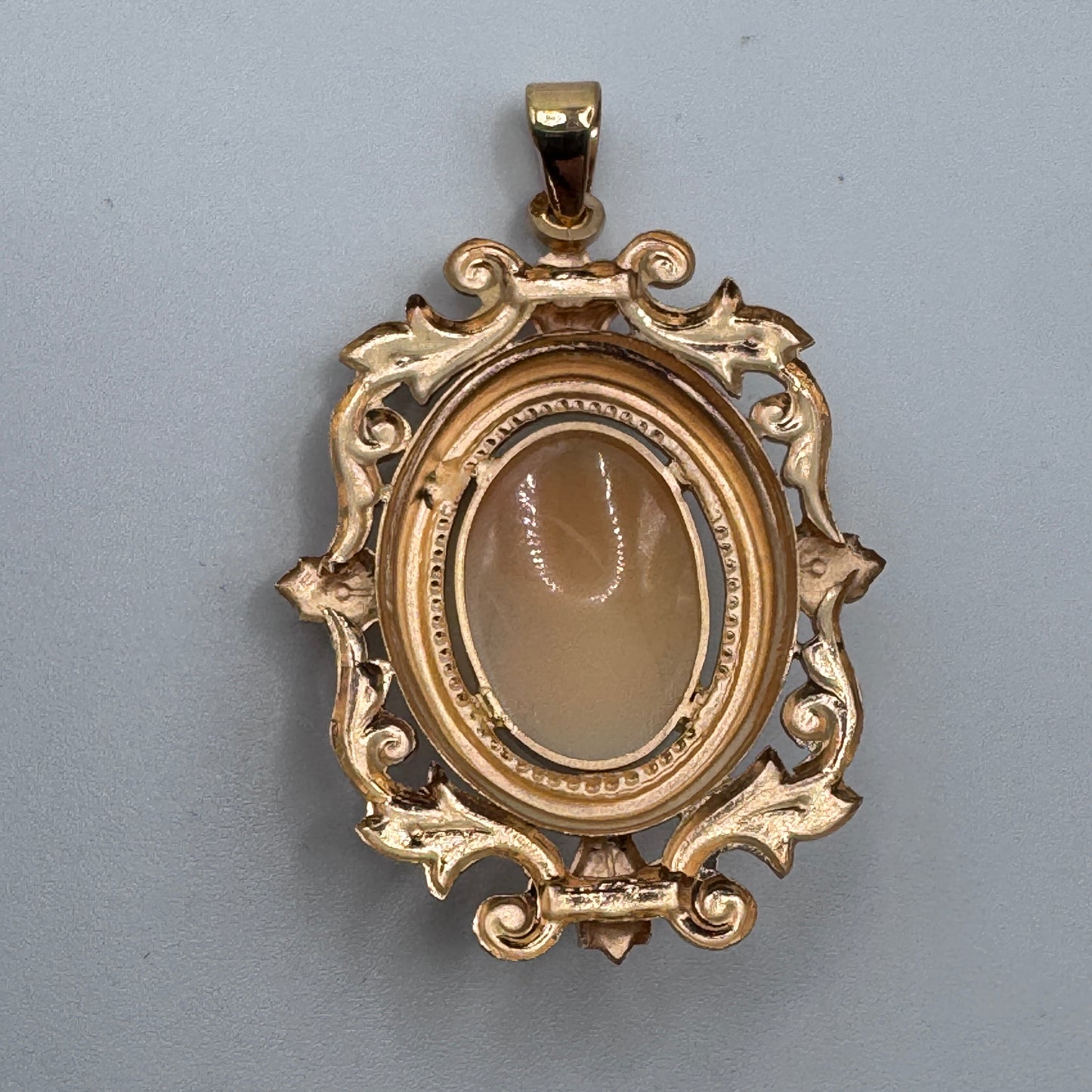 Superbe Pendentif ancien camée en plaqué or ORIA - neuf de stock ancien bijoutier