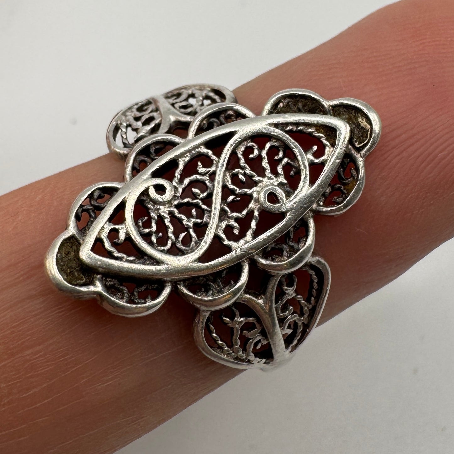 Bague ancienne en argent filigrané