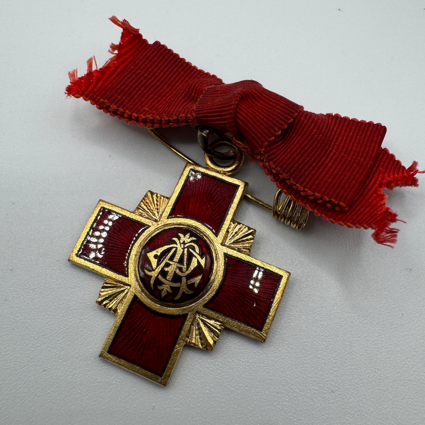 Médaille décoration ancienne croix rouge émaillée - à identifier