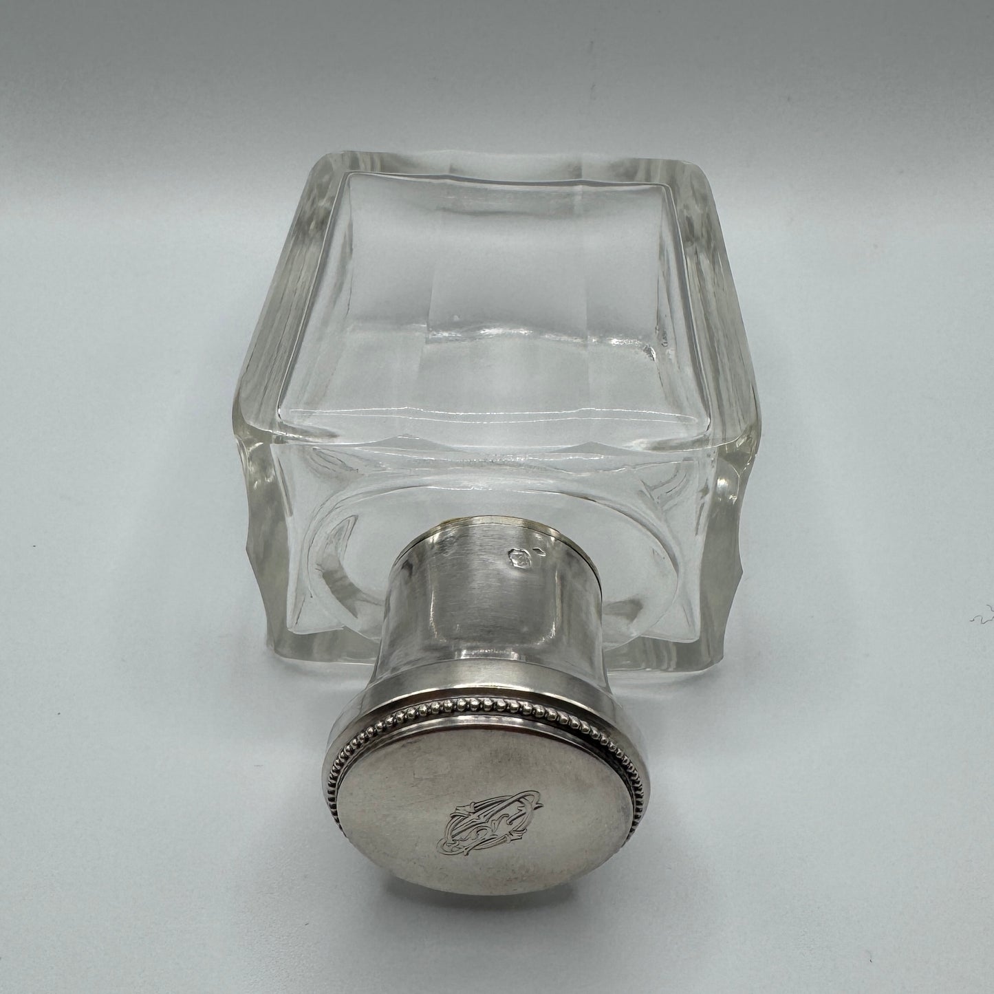 Flacon à parfum en argent massif et cristal