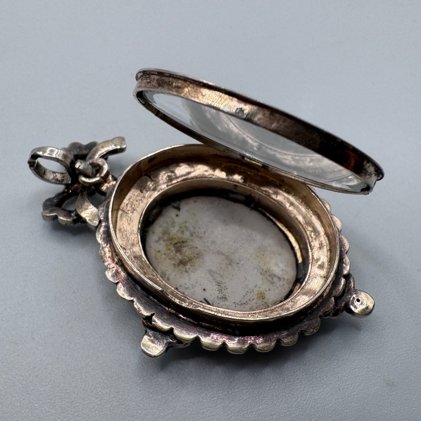 Rare Pendentif porte relique XIXe - argent massif vermeil, nacre, turquoise et émail