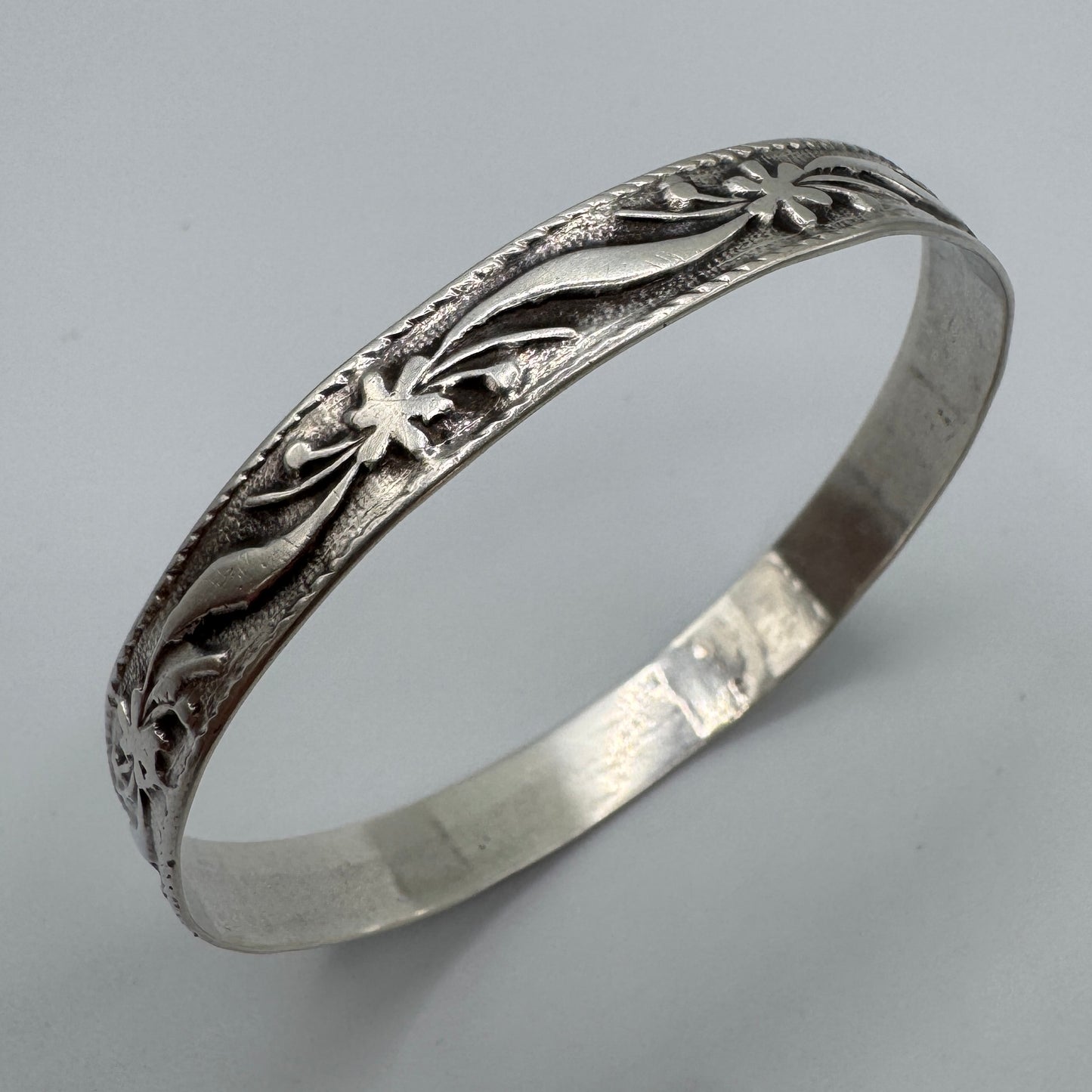 Bracelet ancien en argent massif