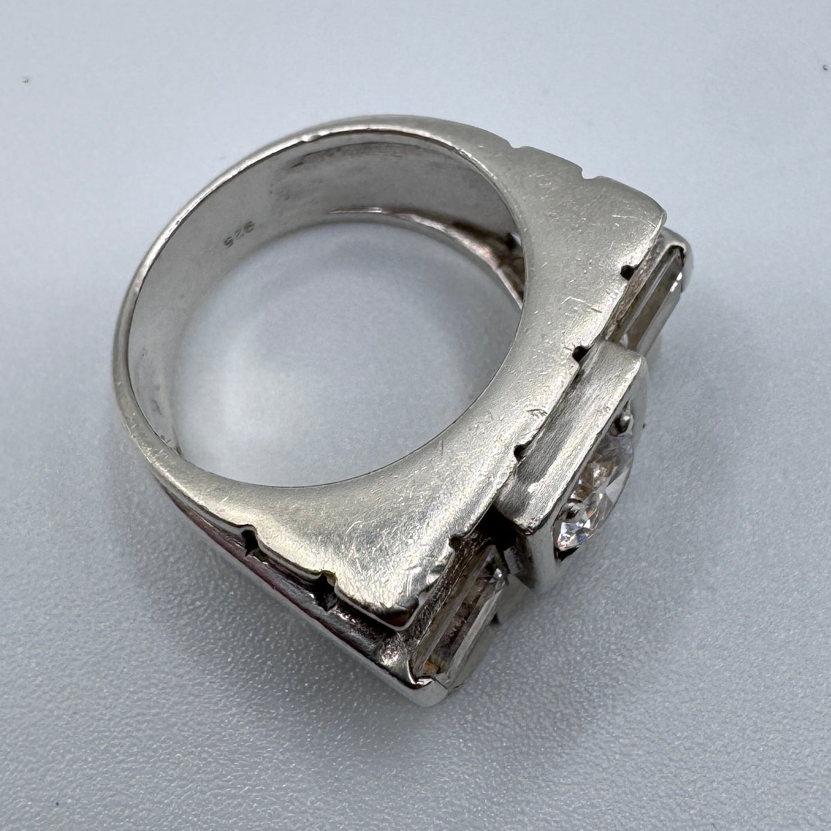 Grosse Bague TANK style Art Deco en argent et brillants