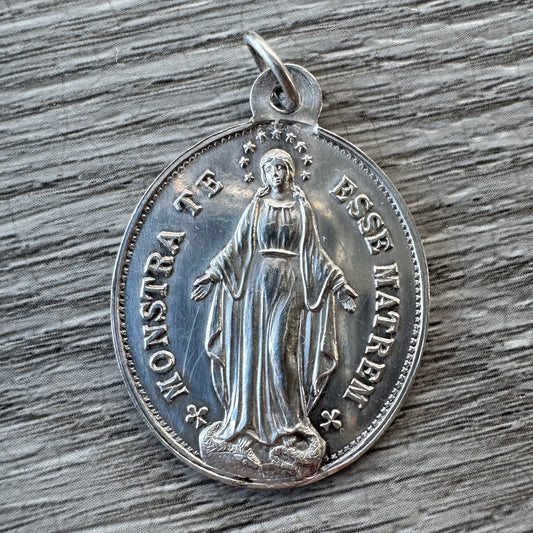Médaille religieuse ancienne en argent « Monstra Te Esse Matrem »