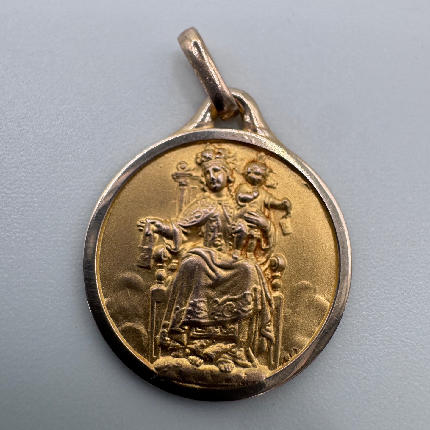 Superbe médaille religieuse ancienne plaqué or ORIA « notre Dame du Mont Carmel » - neuf stock ancien bijoutier