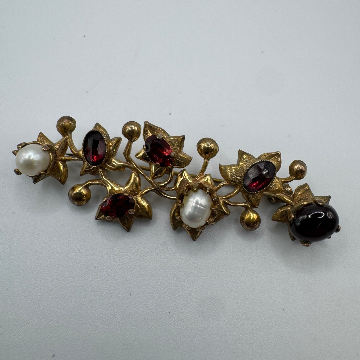 Broche ancienne métal doré et pierres