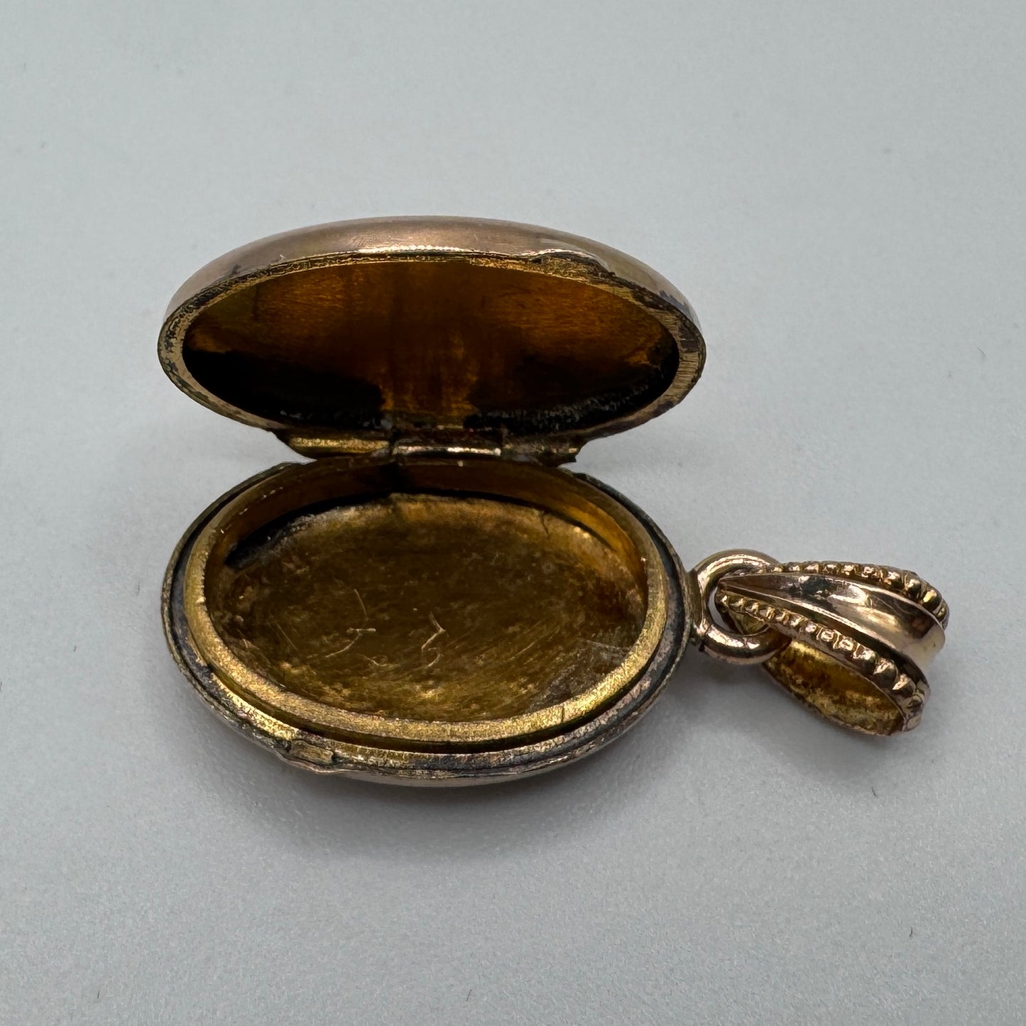 Pendentif ancien vers 1900 - porte photo ou relique - plaqué or