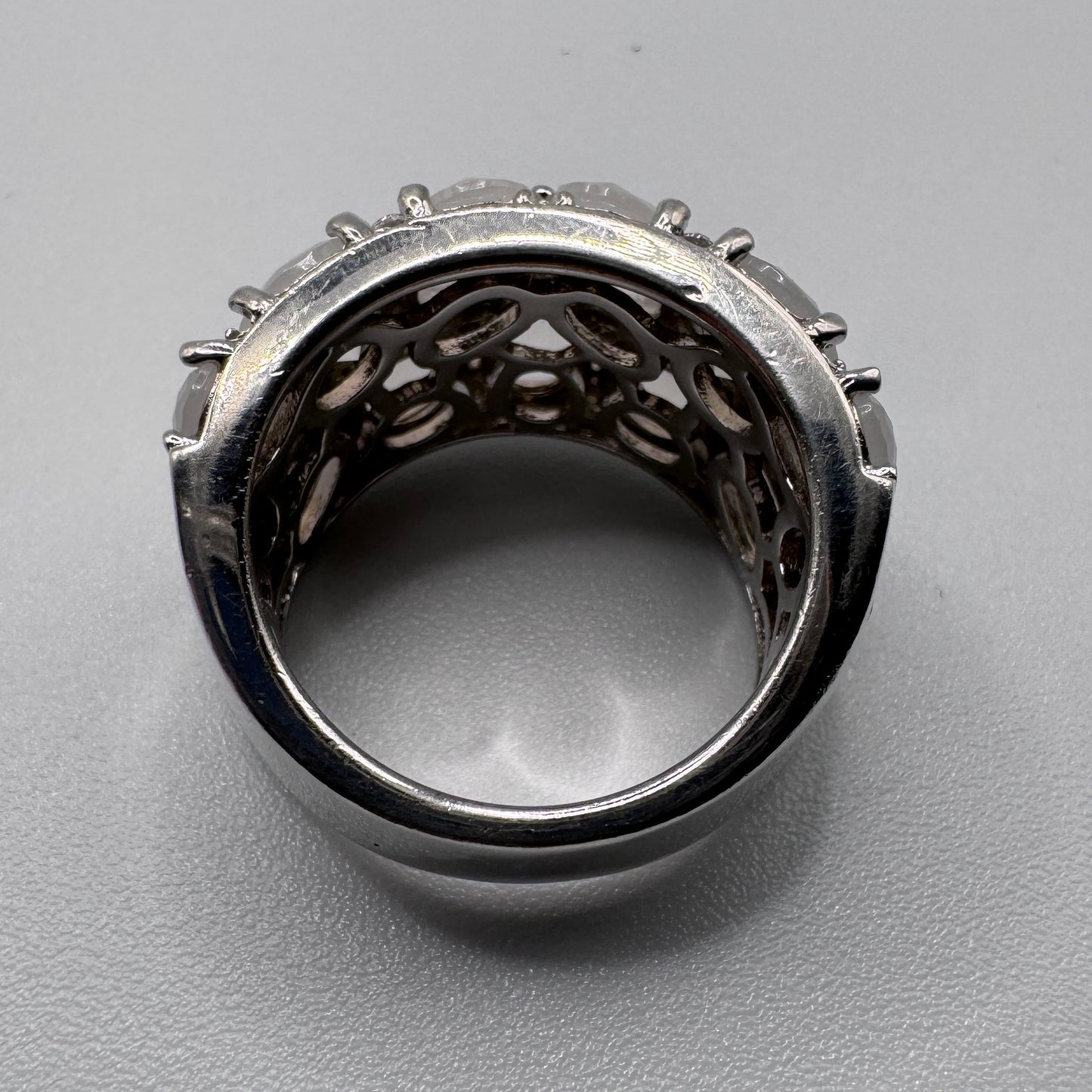 Grosse bague en argent massif et pierres