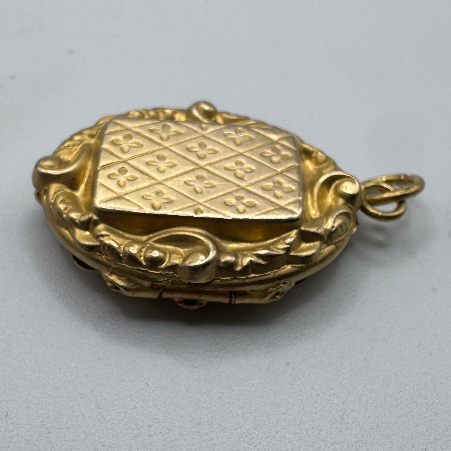 Pendentif ancien porte photo ou relique - laiton