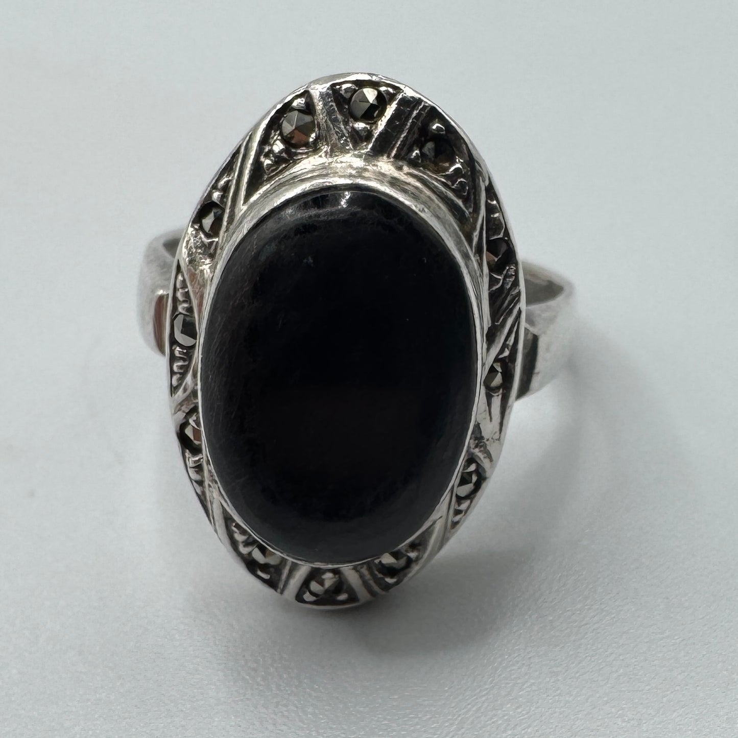 Bague en argent et jais