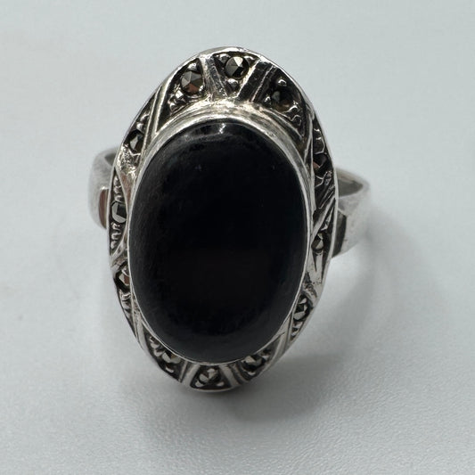 Bague en argent et jais
