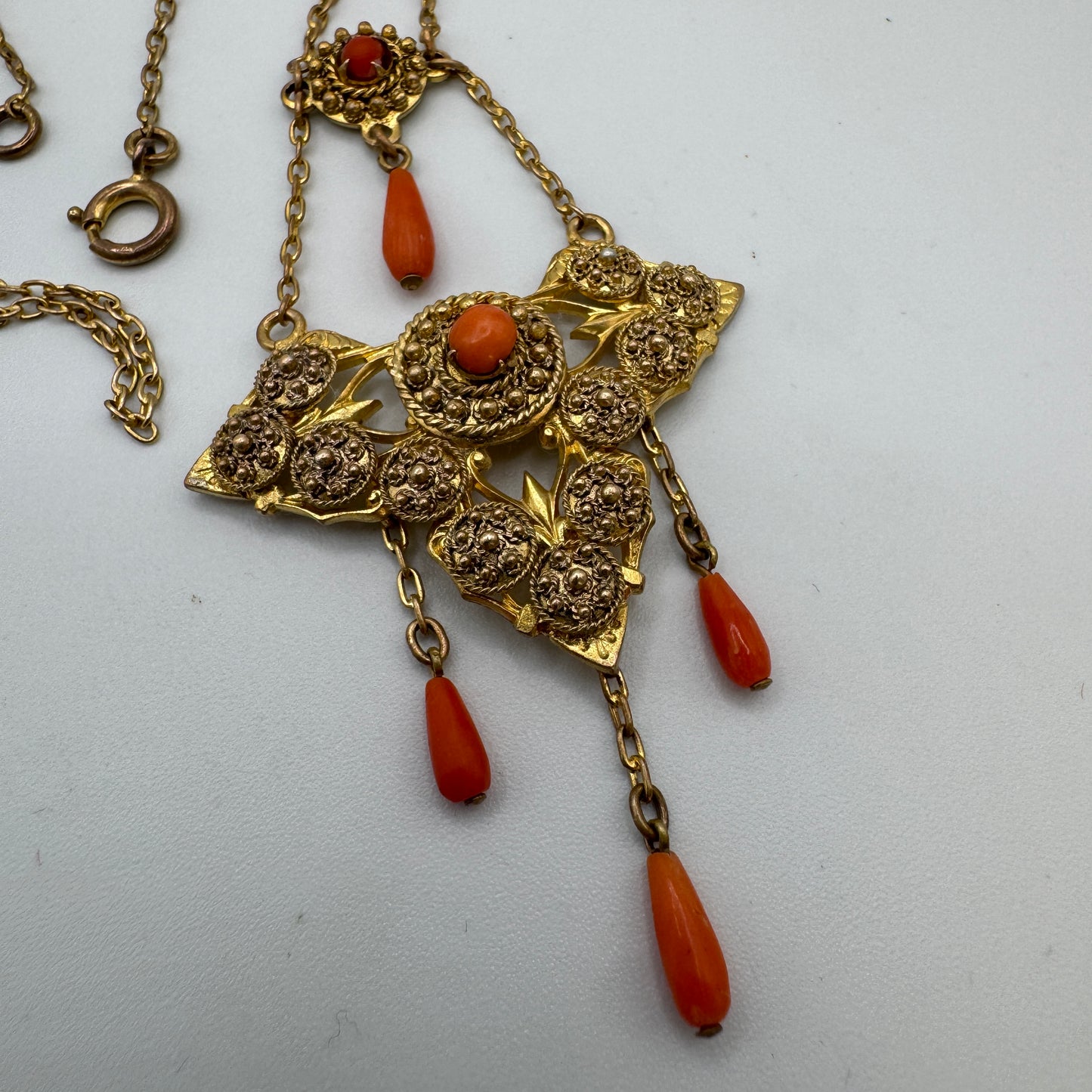 Collier Art Nouveau - métal doré et corail