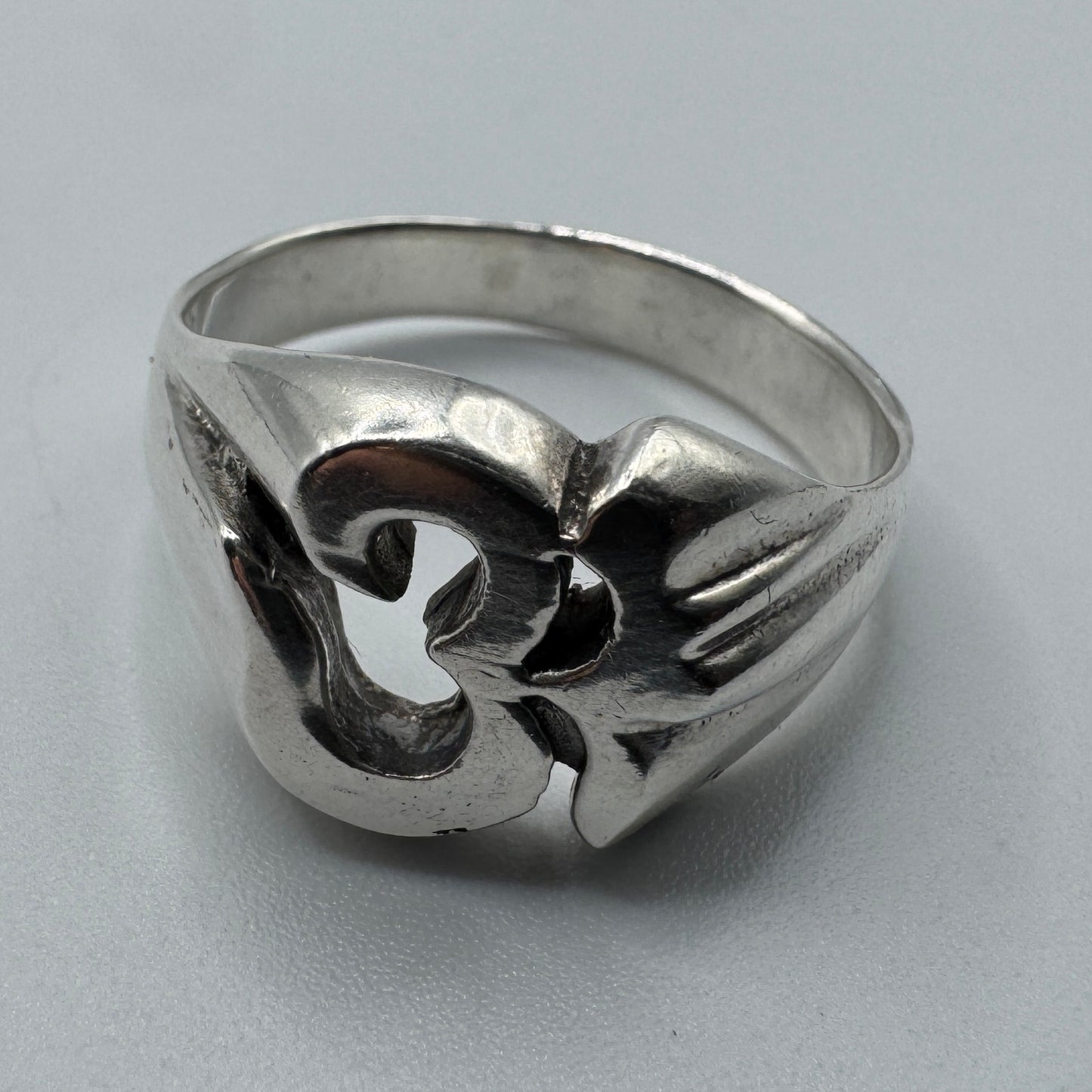 Bague en argent motif « Aum »