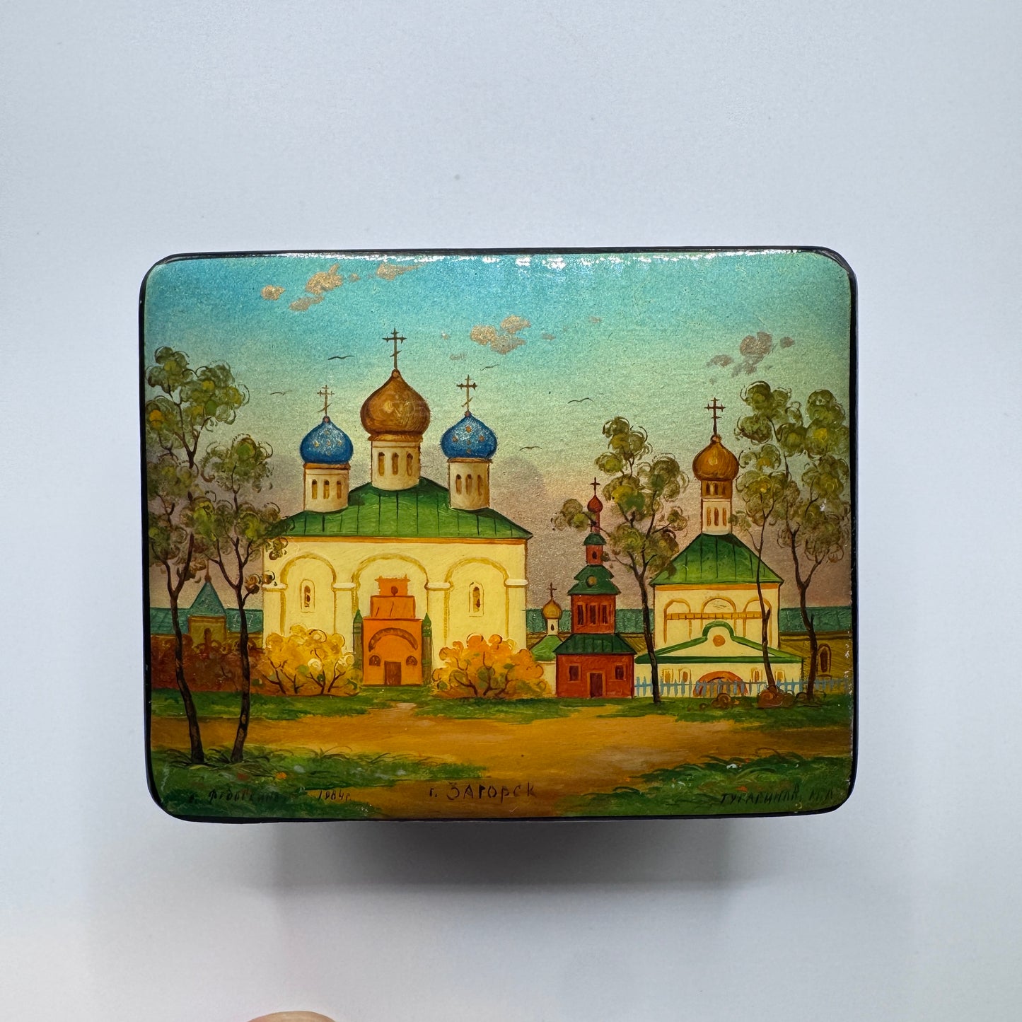Superbe Boîte Russe Vintage en carton bouilli laqué - peinte à la main et signée