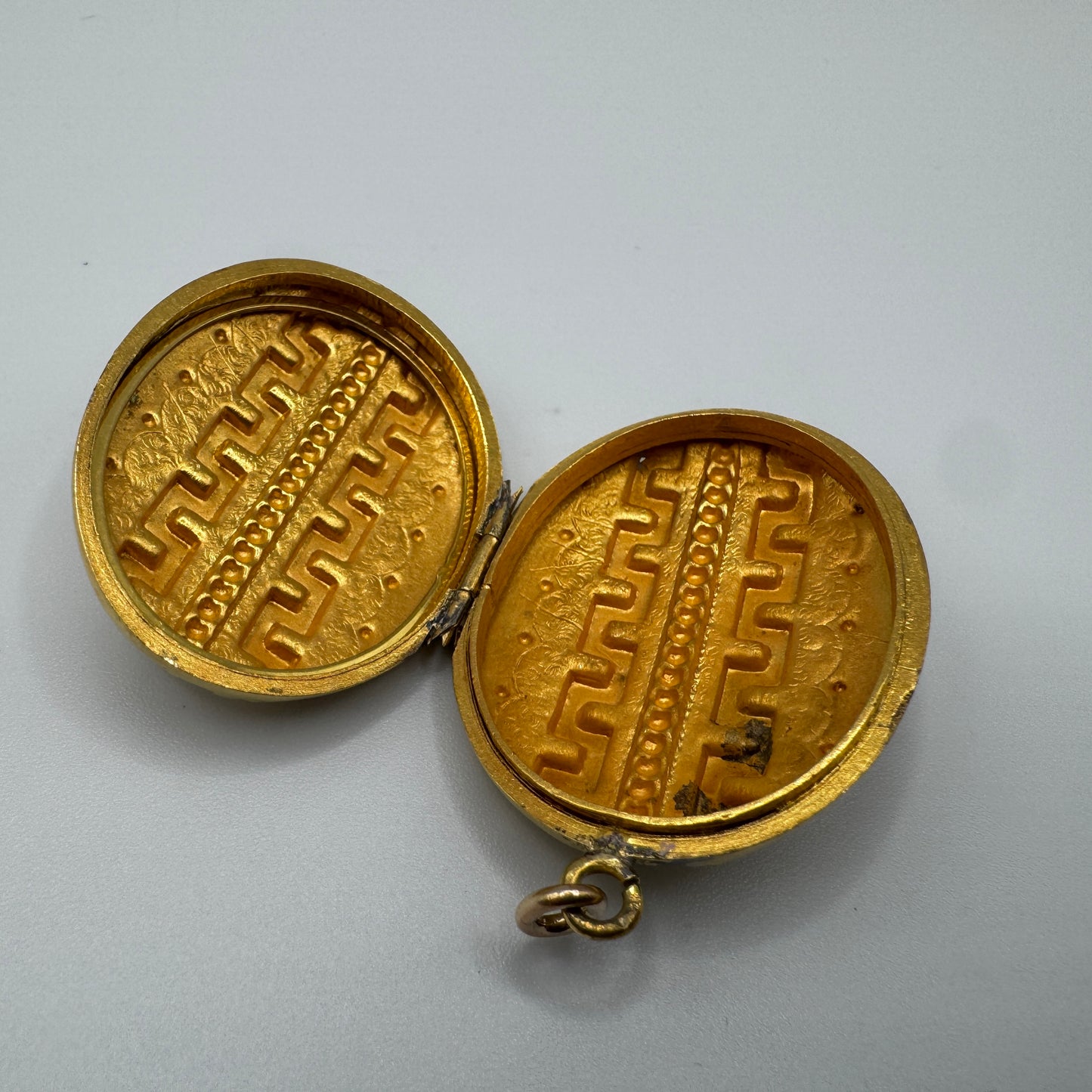 Pendentif ancien porte photo ou relique - plaqué or