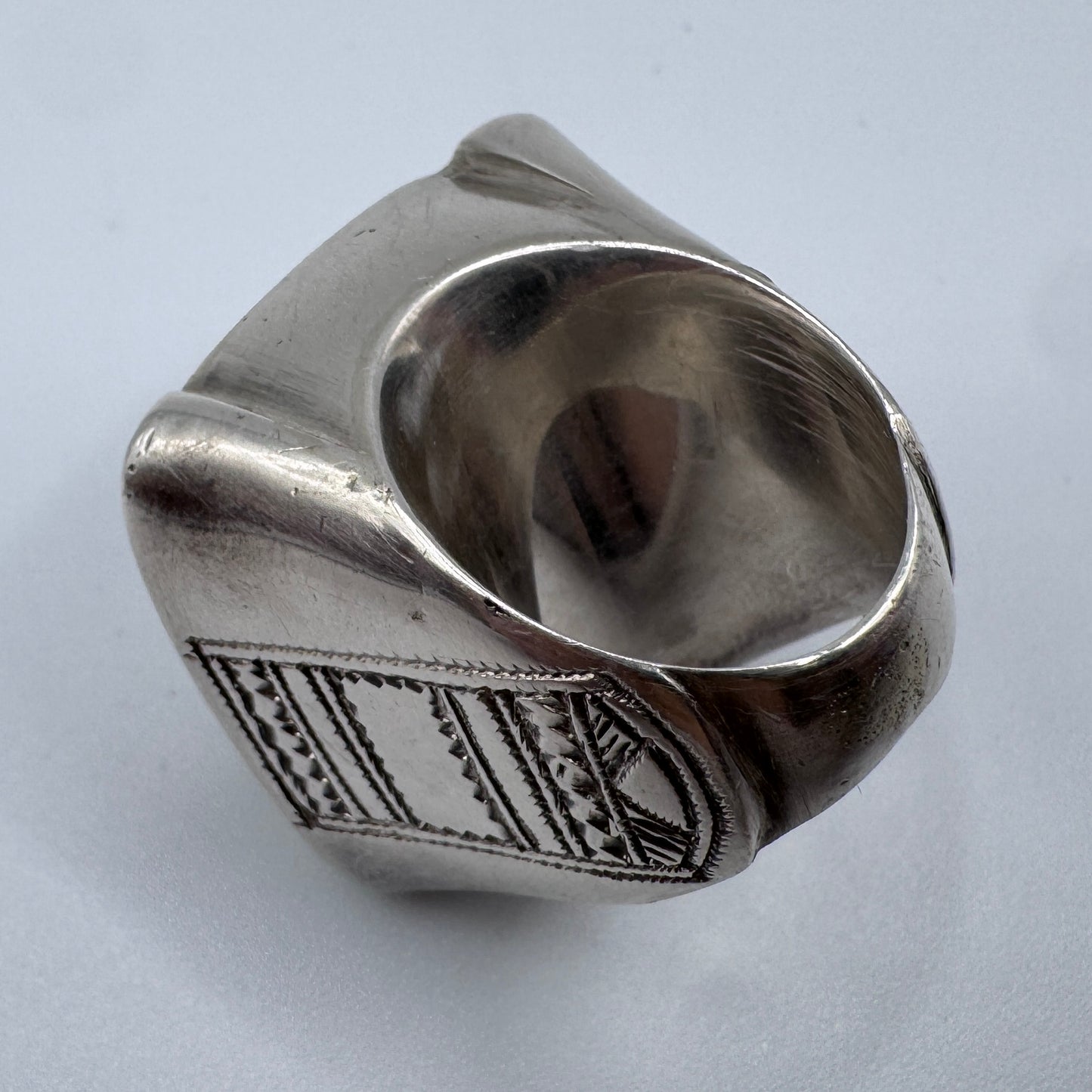 Énorme bague ancienne ethnique en argent massif et Jade