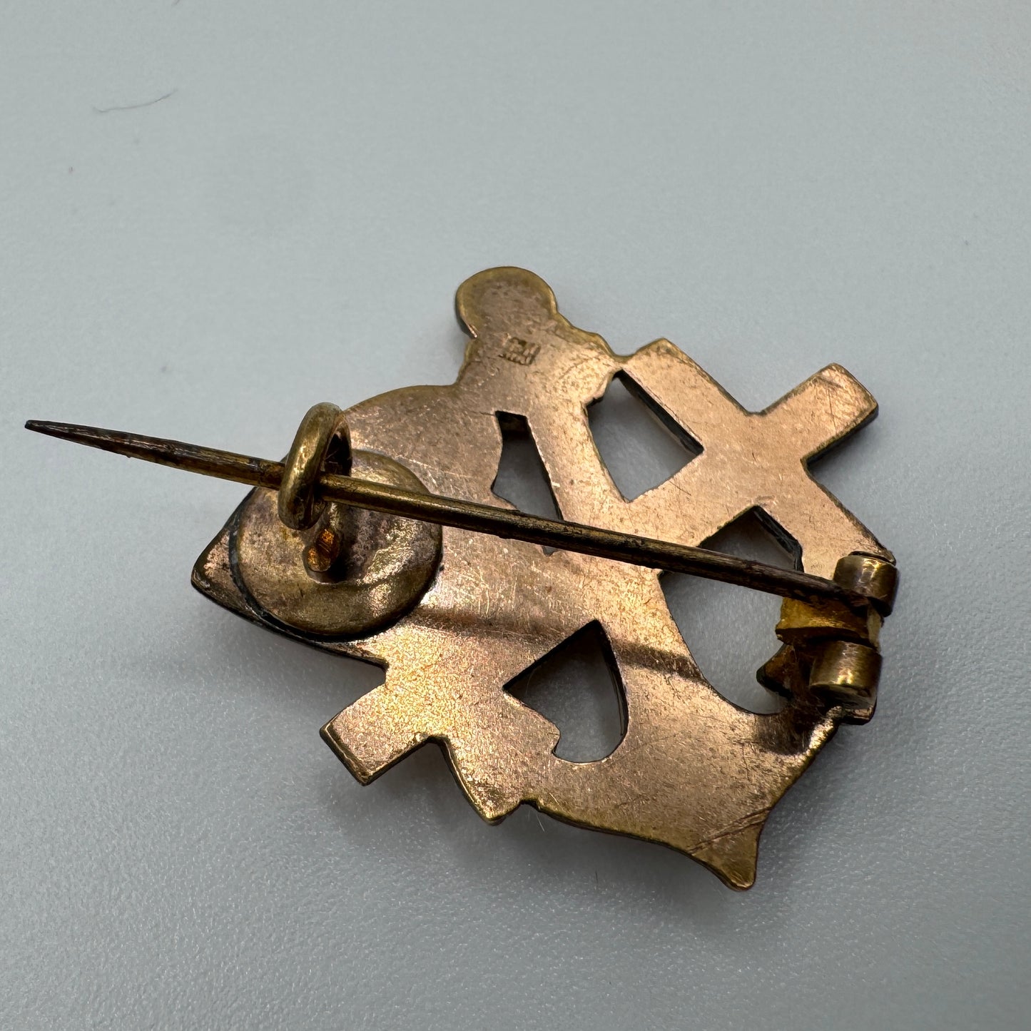 Broche ancienne religieuse « croix - coeur - ancre » plaqué or