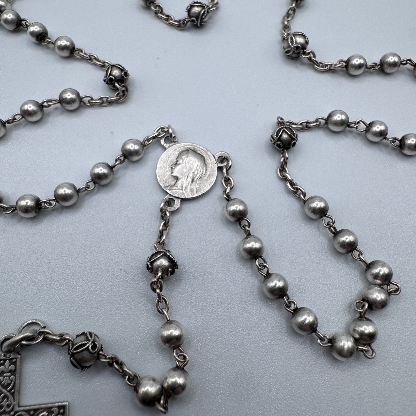 Chapelet ancien  entièrement en argent « fleur de Lys »