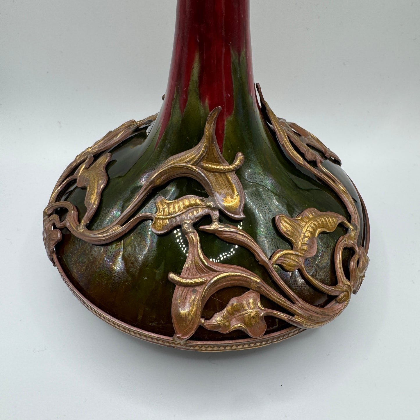 Joli soliflore Art Nouveau - céramique vernissée et bronze