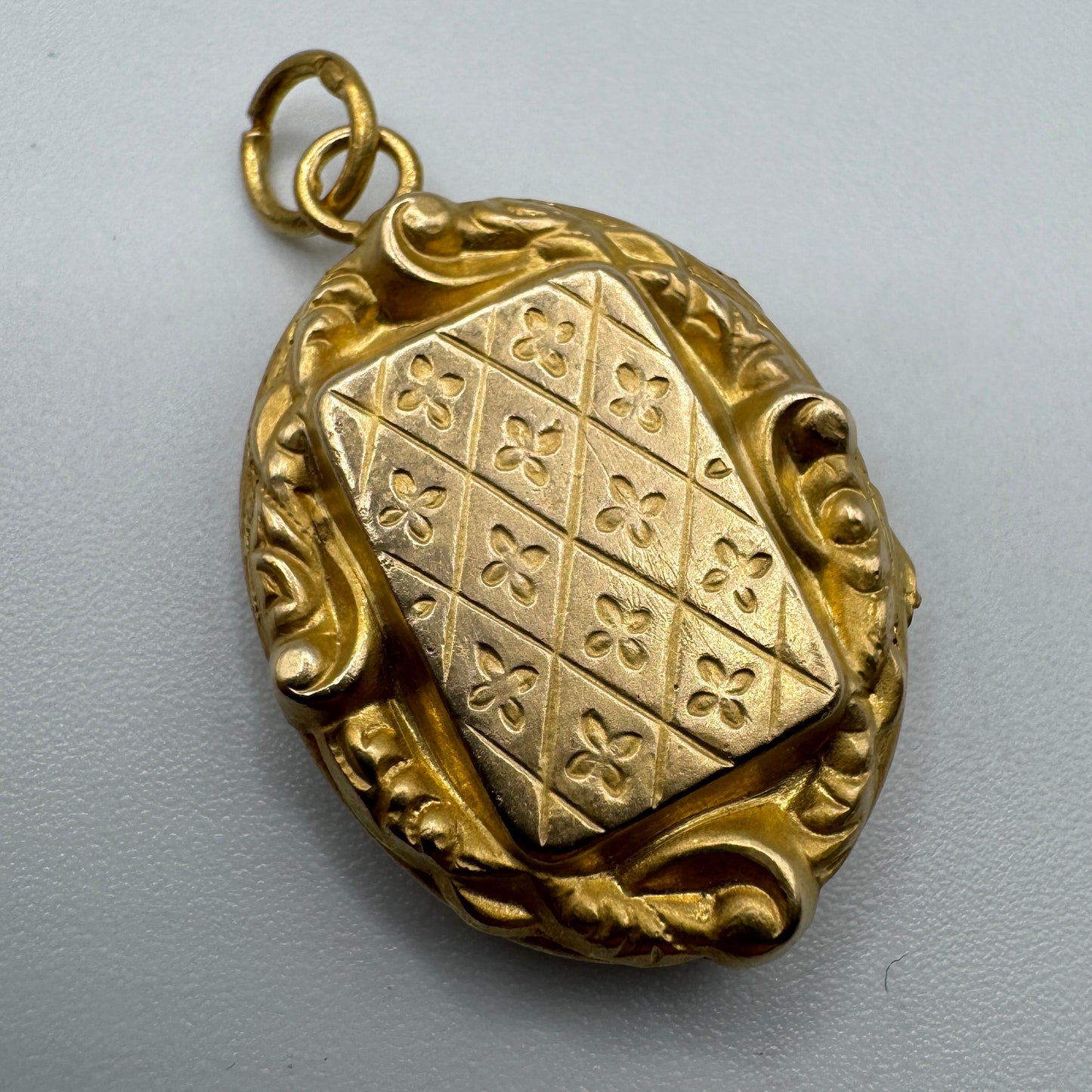 Pendentif ancien porte photo ou relique - laiton
