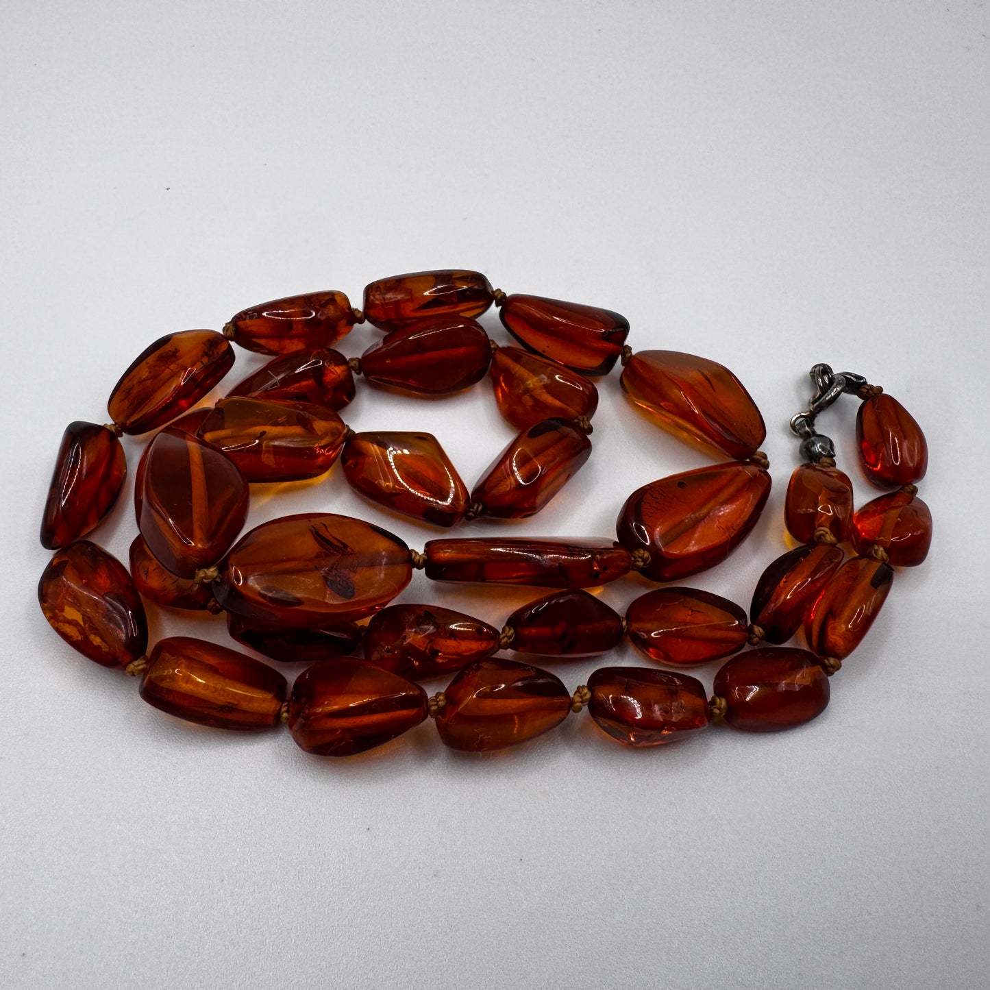 Joli Collier vintage en ambre véritable