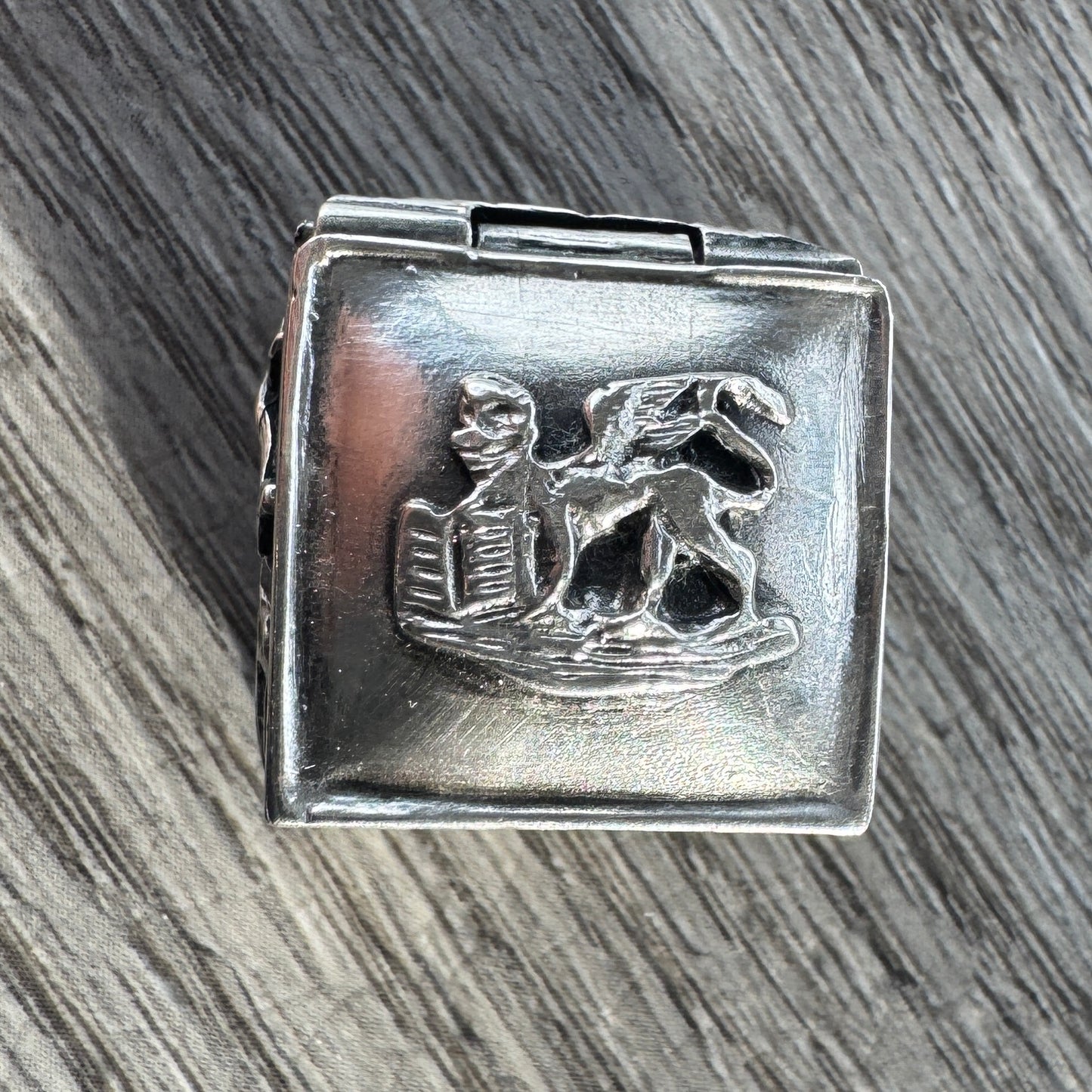 petite boîte pilulier de Venise en argent