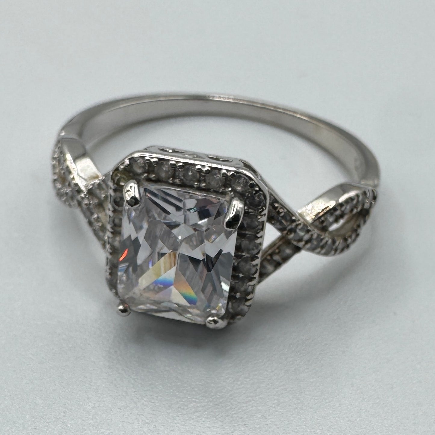 Jolie bague en argent et brillants