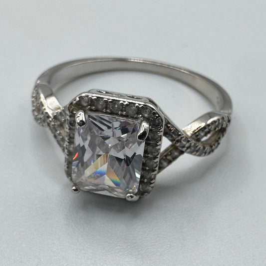 Jolie bague en argent et brillants