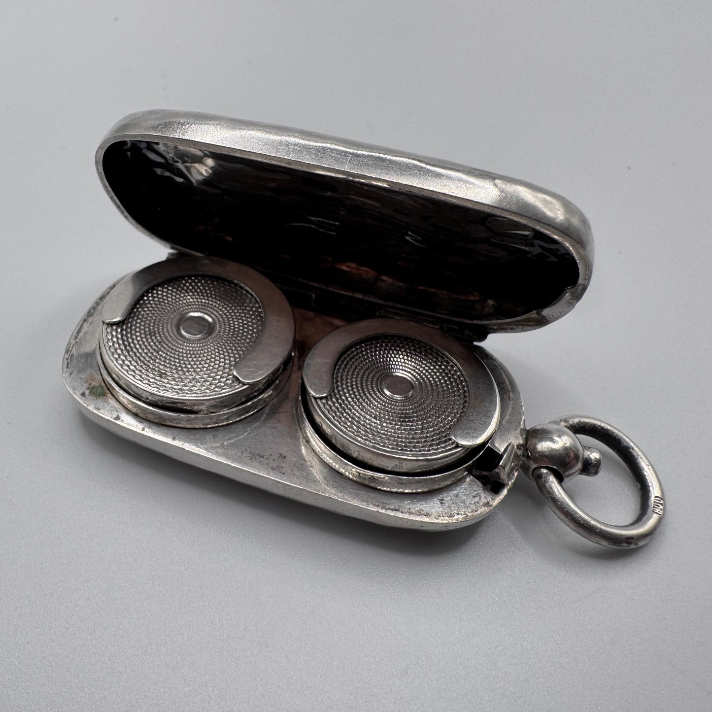 Rare Porte Louis ancien - argent massif martelé