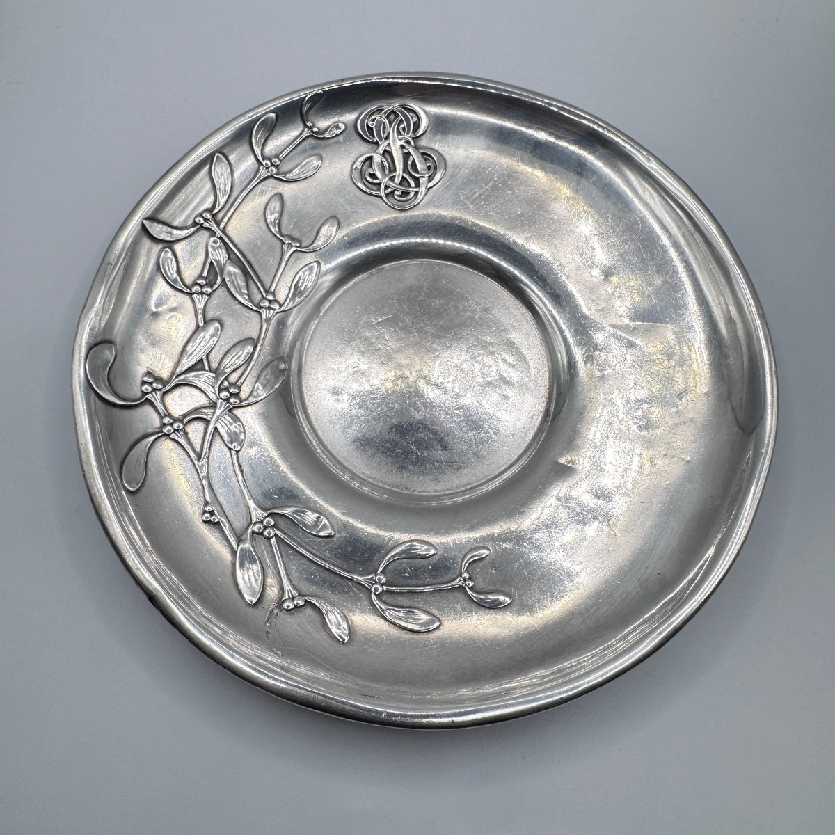 Tasse à chocolat Art Nouveau décor au gui - argent massif