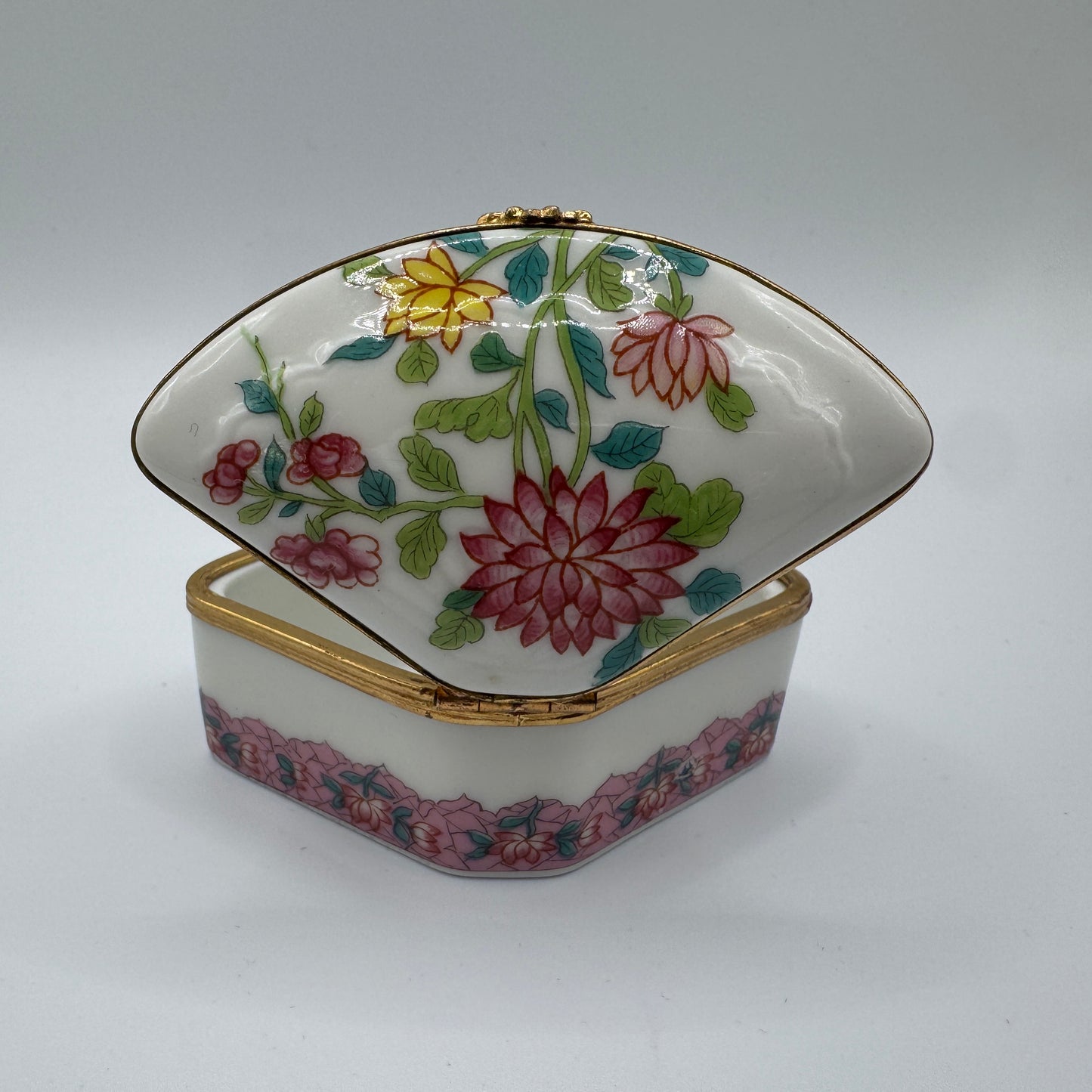 Boîte à Pilules en Porcelaine de Paris - Décor Floral chrysanthèmes