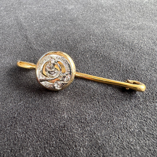 Broche ancienne de vènerie « la petite meute les grands champs »