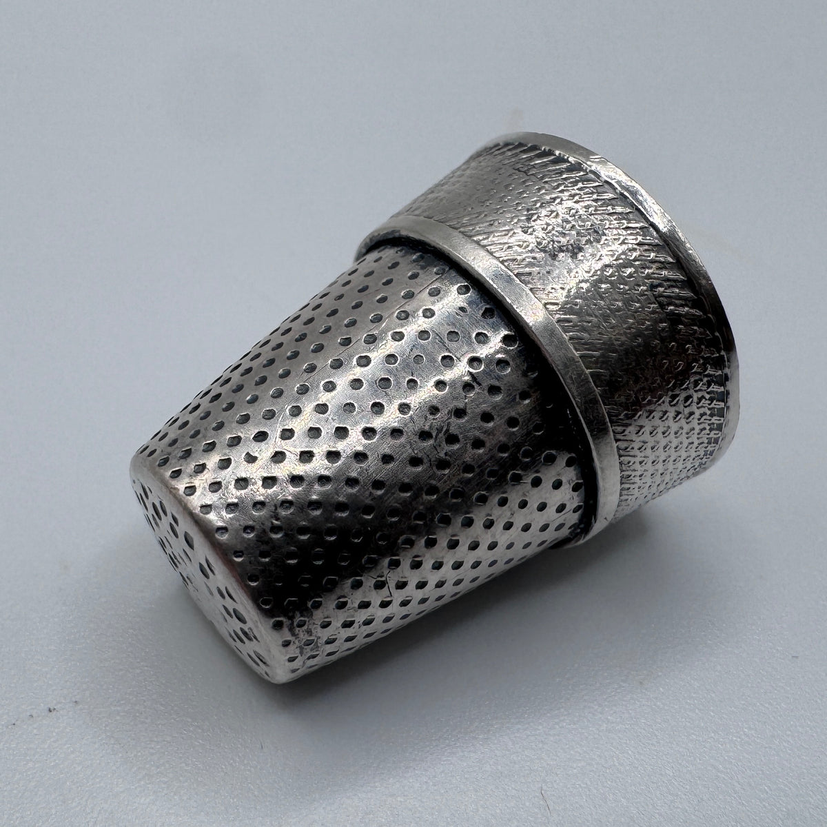Superbe Dé à coudre en argent