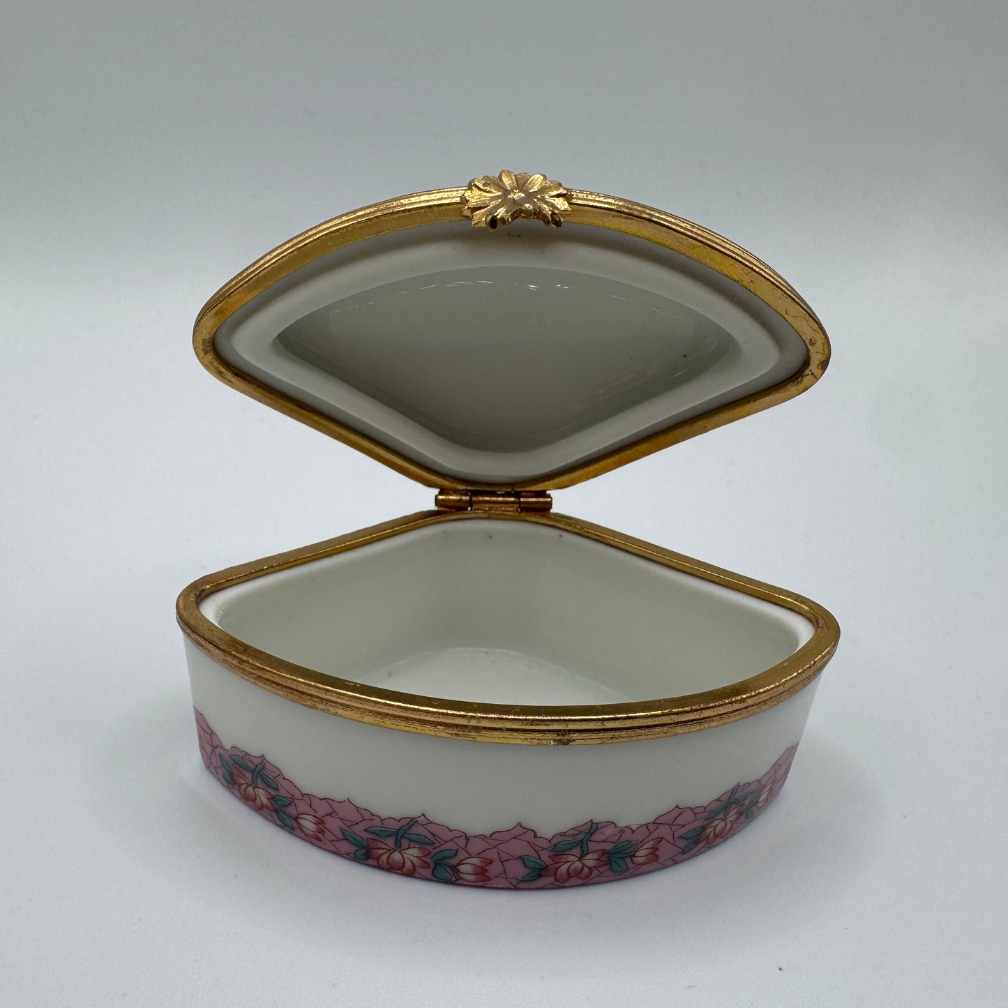 Boîte à Pilules en Porcelaine de Paris - Décor Floral chrysanthèmes