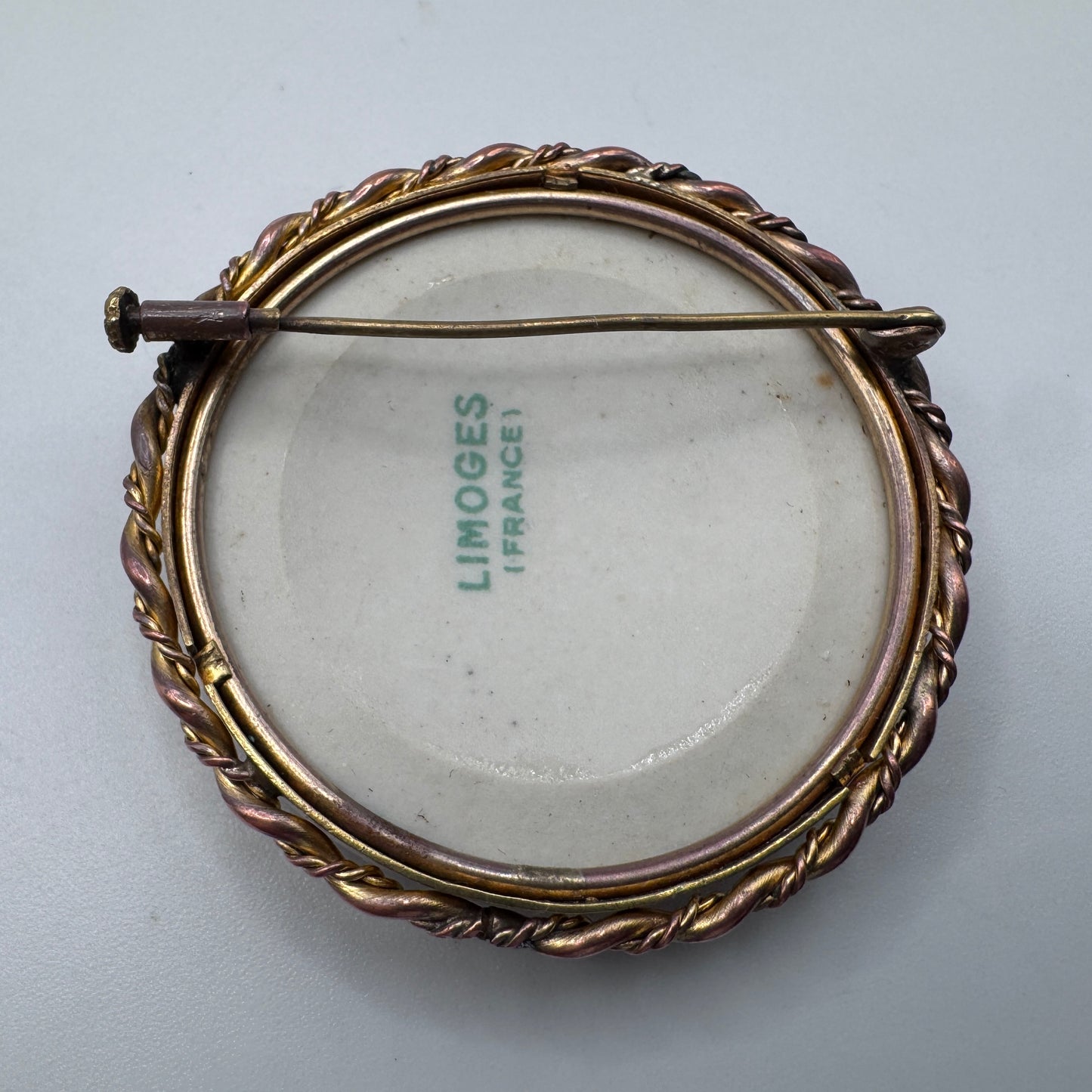 Broche ancienne porcelaine de Limoges « portrait de femme »